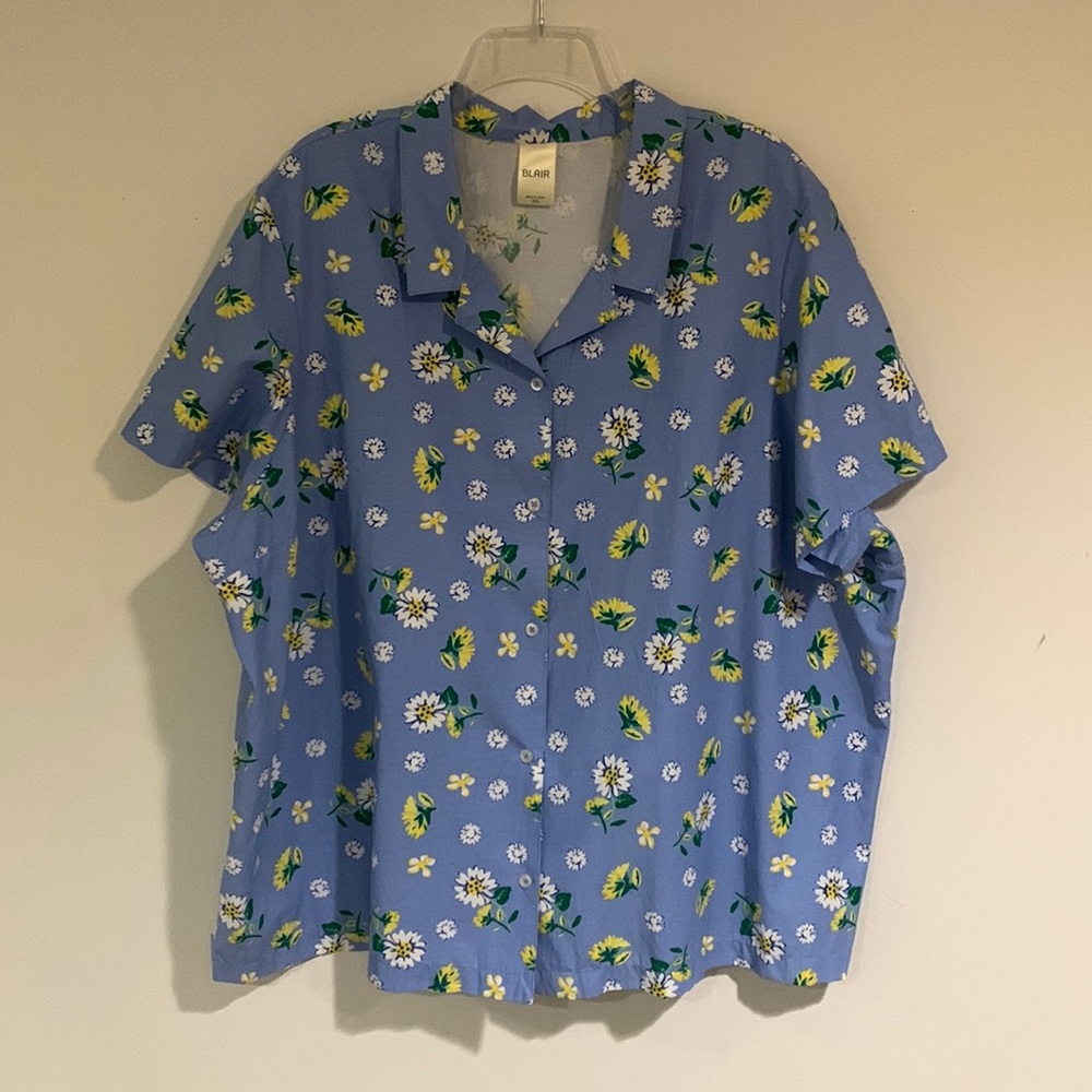 Blair Short Sleeve Button Down Blue Floral Top, Women’s Size 3XL